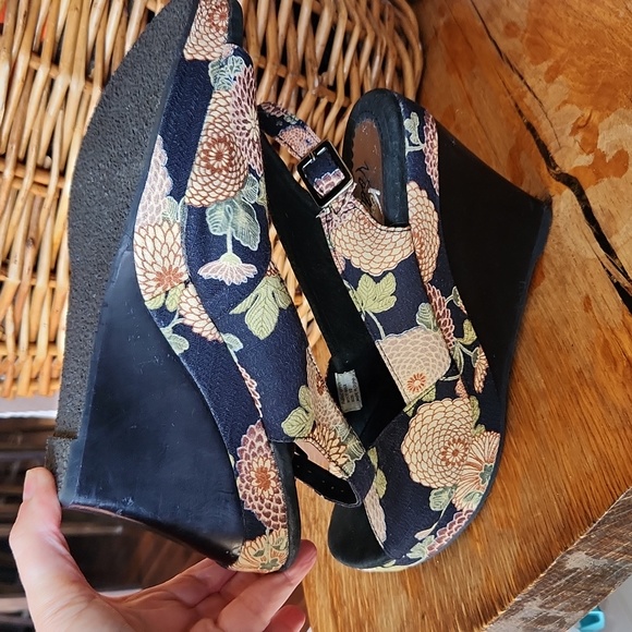 Very Volatile Canvas Floral Shoes - Picture 6 of 16